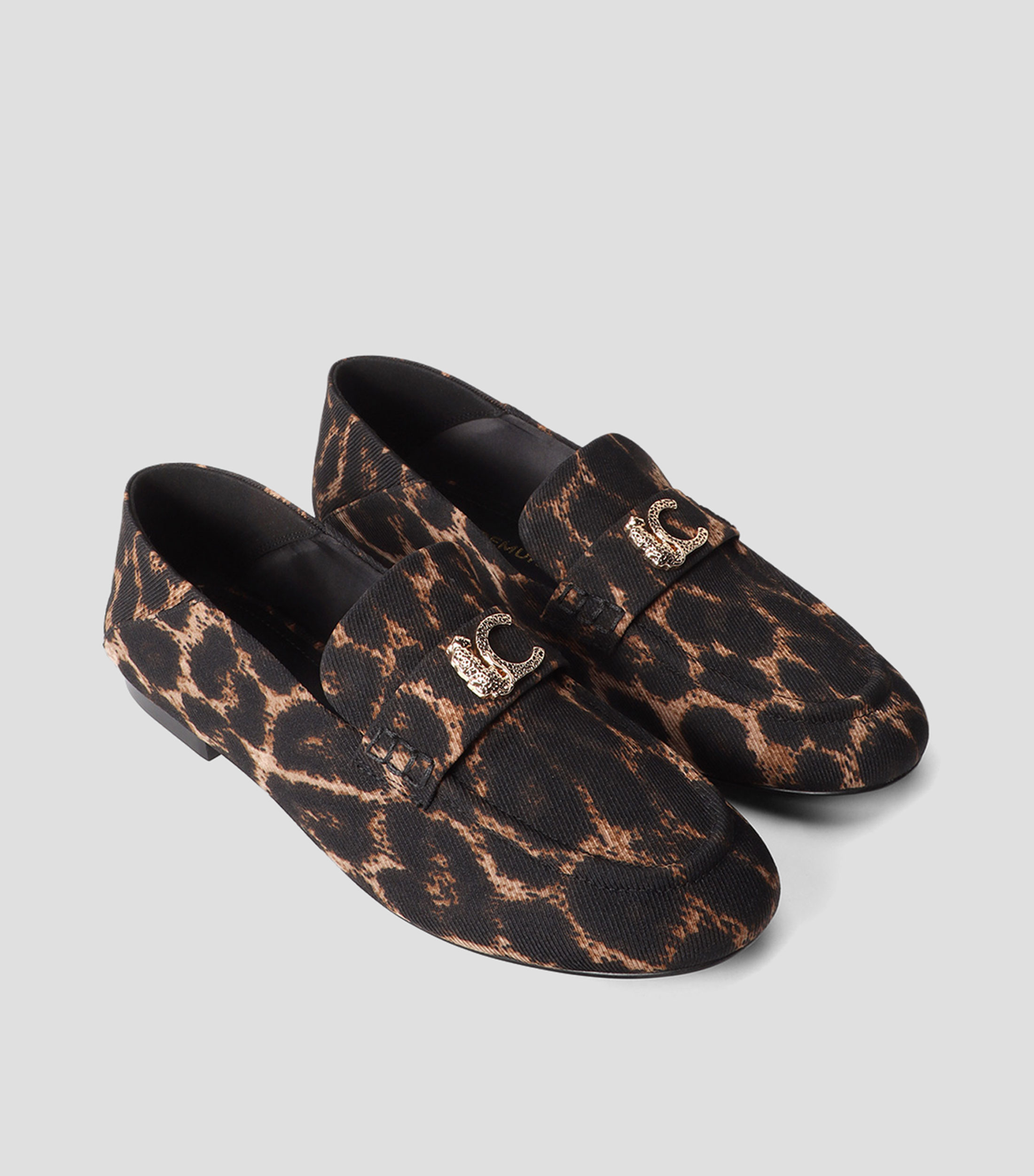 Mocasines de animal print con detalle metálico Mujer